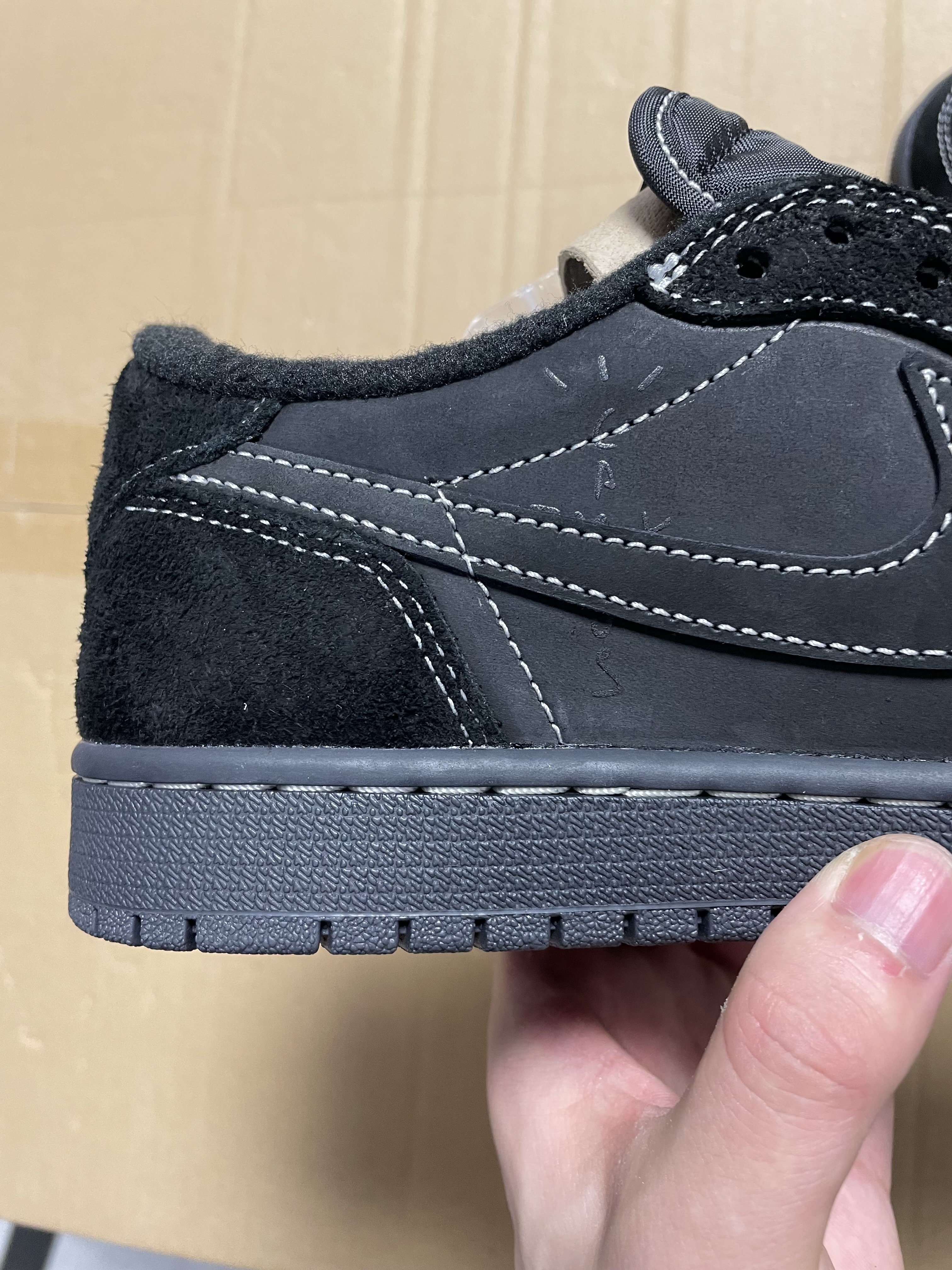 Jordan 1 Low Travis Scott Black Phantom vista 5