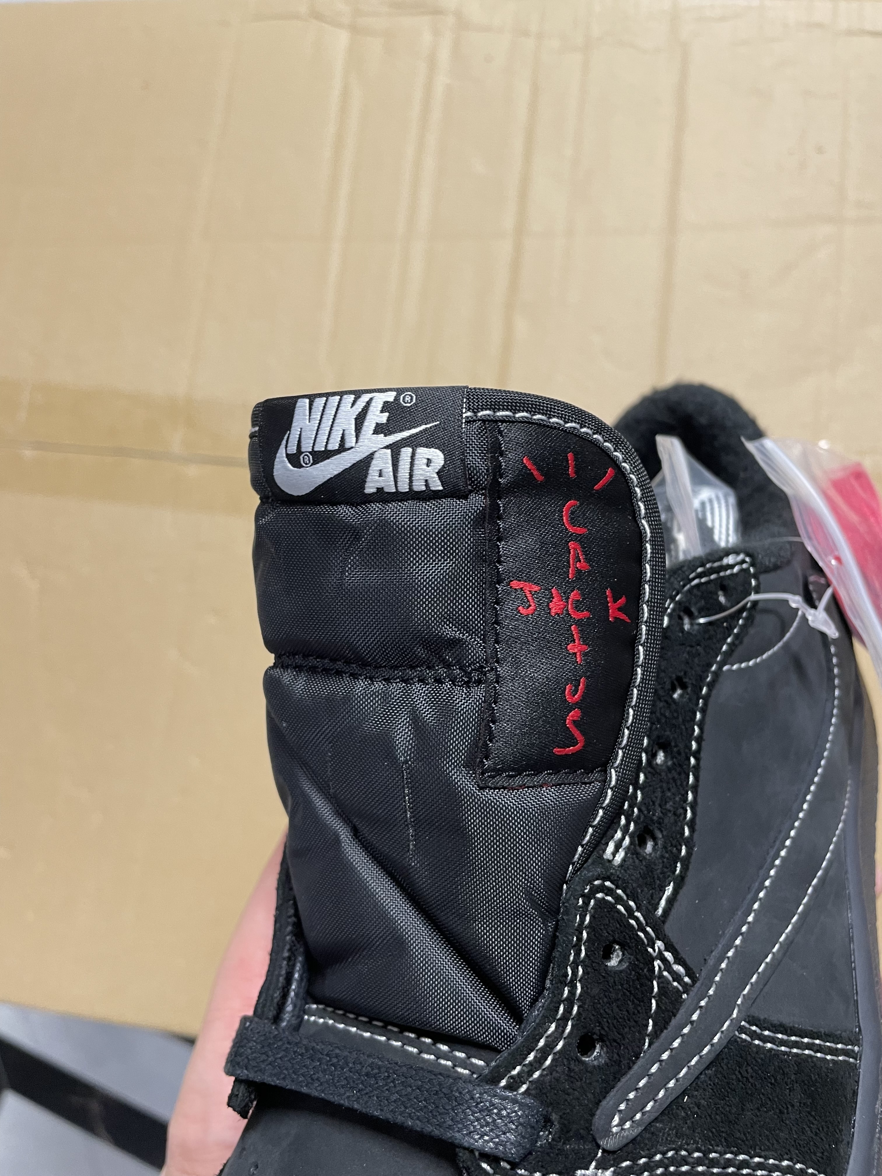 Jordan 1 Low Travis Scott Black Phantom vista 7